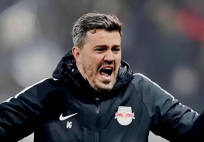 在国家队展, 交了简历